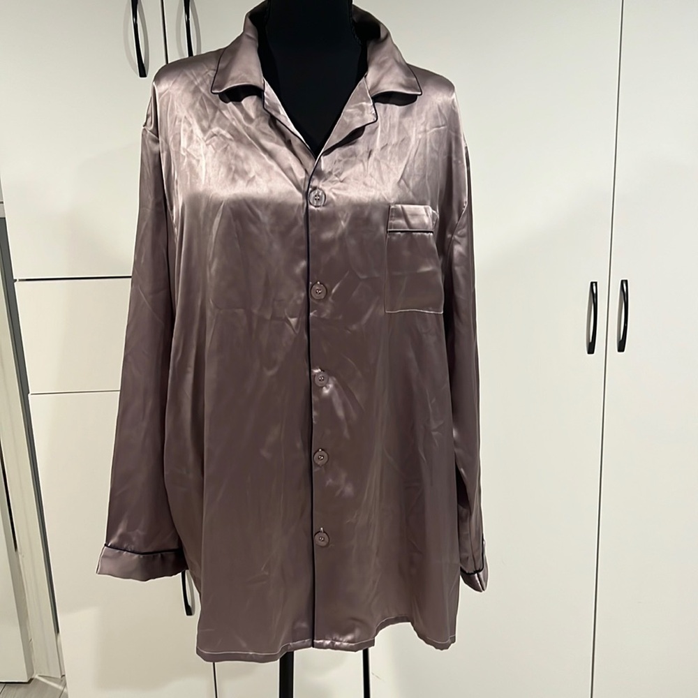 Silksilky‎ silk pajama top . Size XL